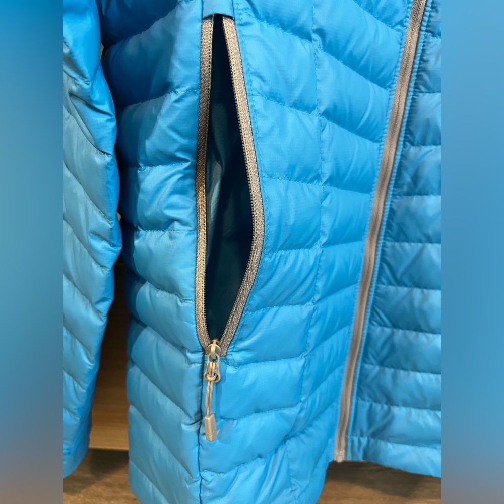 Mountain Hardwear Down Puffer - Men’s Medium - Powder Blue - Like New Condition - Picture 13 of 13